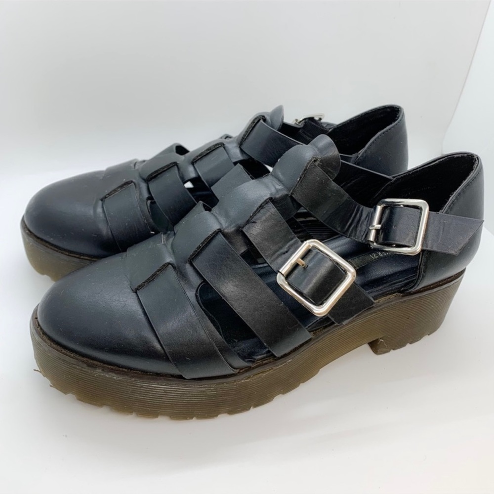 I would despribe them to be like clogged Sandals.